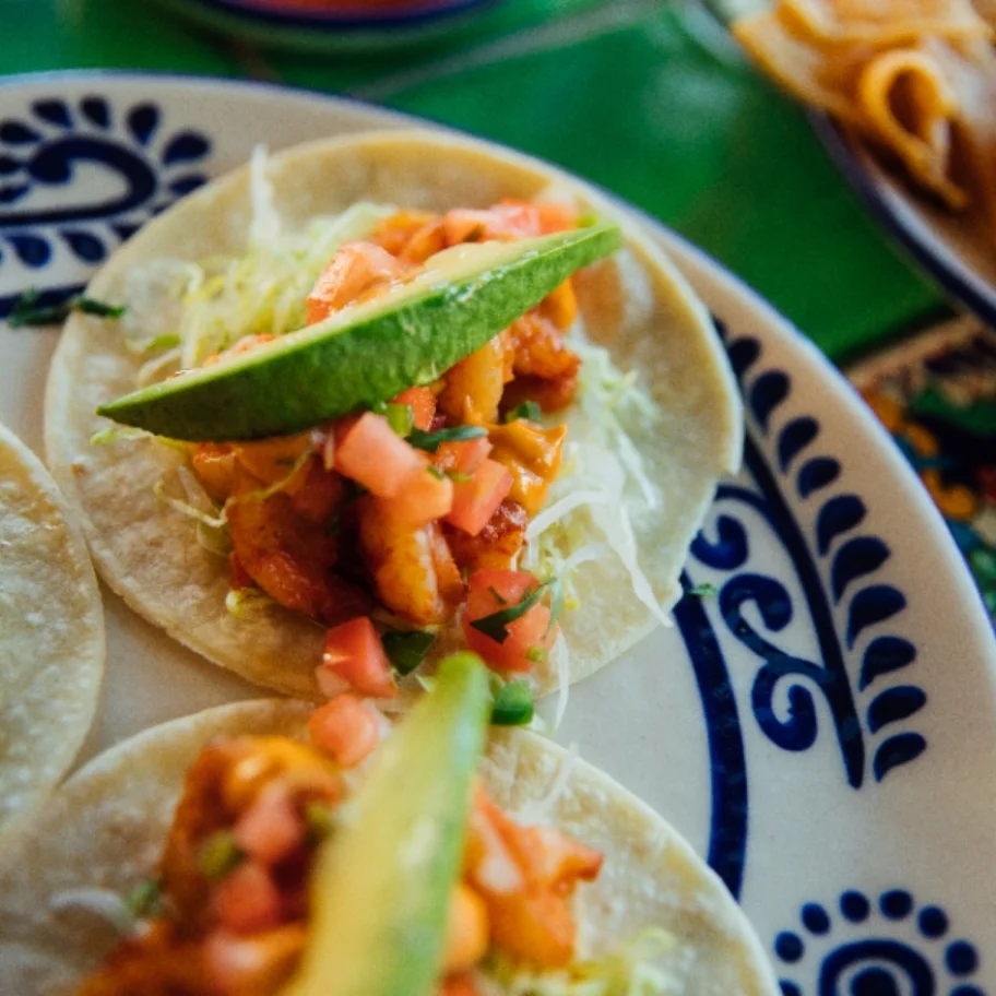 Tacos de camarón en plato talavera — Los Cuatro Soles, Point Breeze Philadelphia